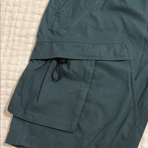 Nike ACG Dark Green Cargo Shorts - Picture 5 of 7